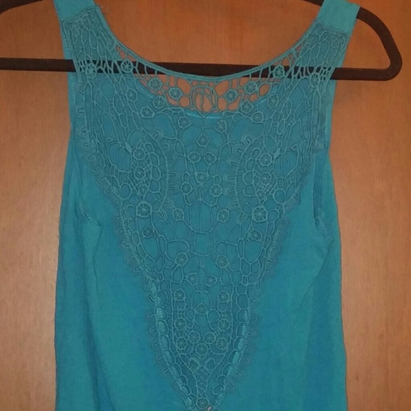 **Crop Top - Picture 3 of 4